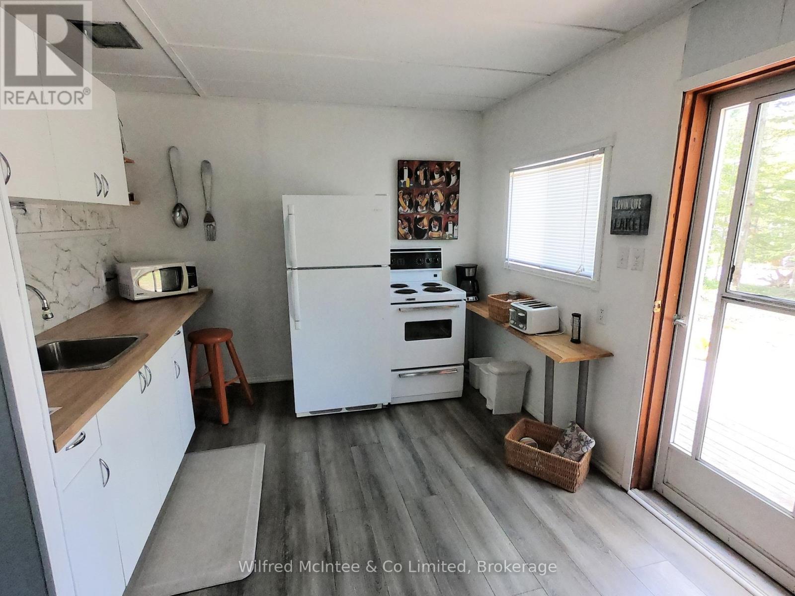210 Thompson Avenue, Native Leased Lands, Ontario  N0H 2G0 - Photo 7 - X13140524