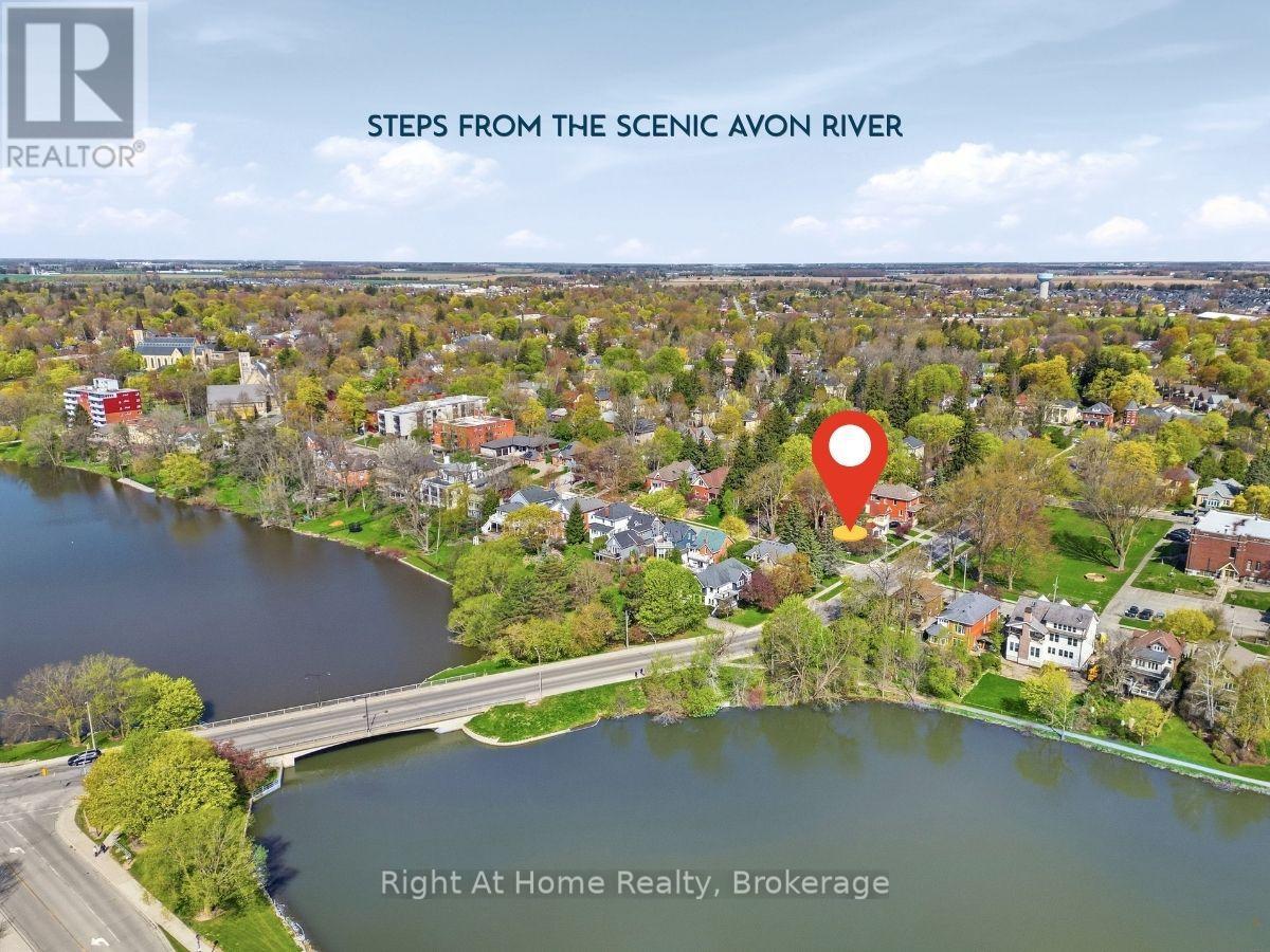 18 Waterloo Street N, Stratford, Ontario  N5A 5H5 - Photo 2 - X13141064