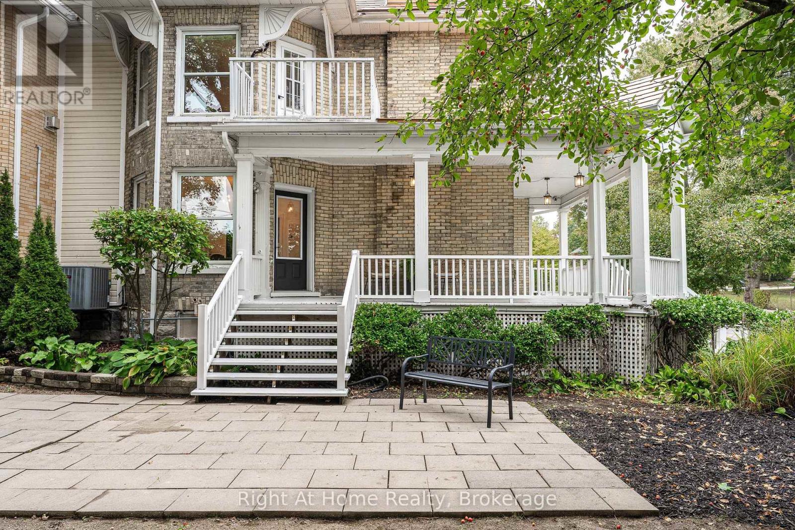 18 Waterloo Street N, Stratford, Ontario  N5A 5H5 - Photo 4 - X13141064