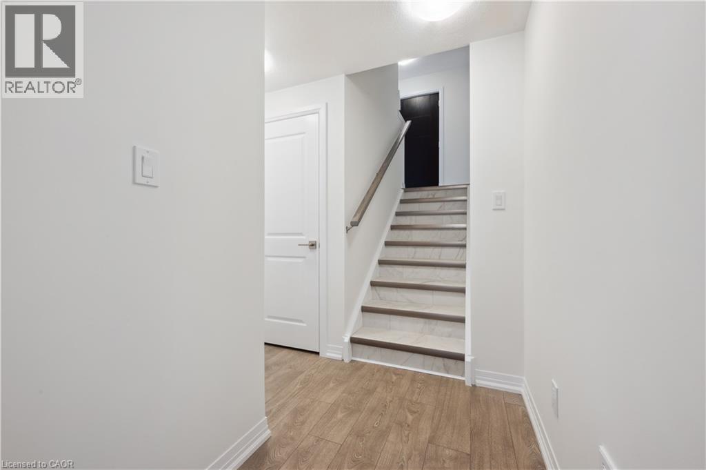 15 Stauffer Woods Trail Unit# C11, Kitchener, Ontario  N2P 0L1 - Photo 3 - 40830934