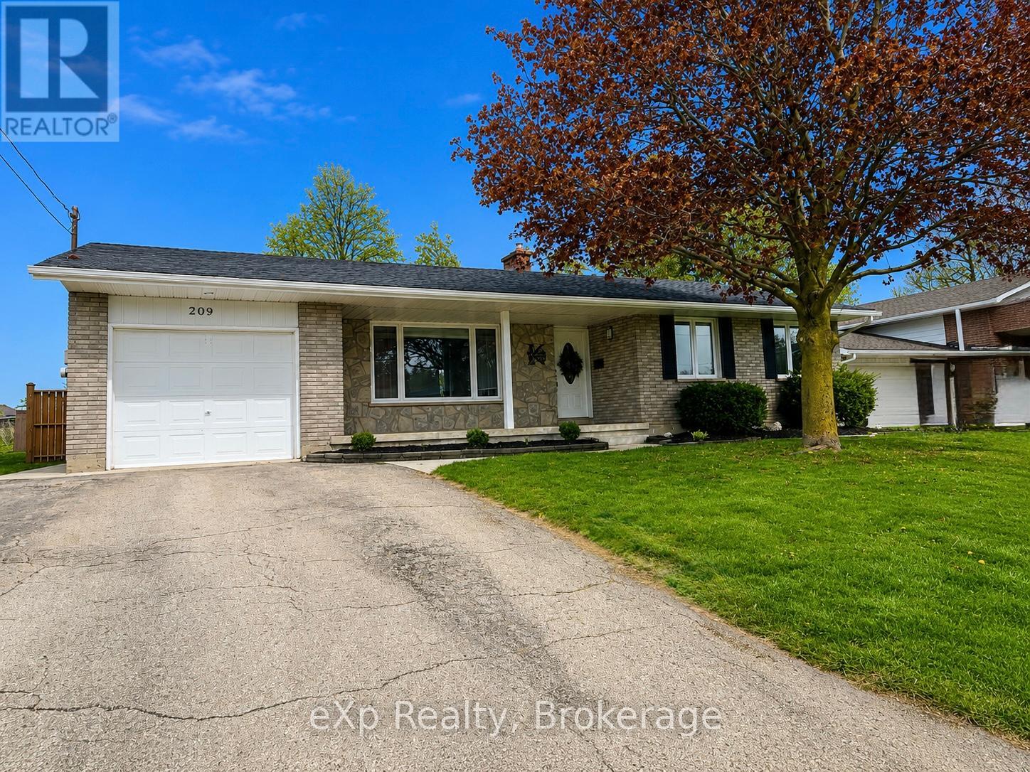 209 15th Avenue, Hanover, Ontario  N4N 3E1 - Photo 3 - X13142674