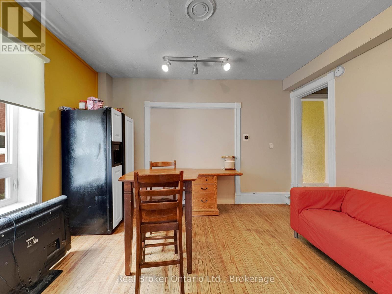 273-275 Brant Avenue, Brantford, Ontario  N3T 3J6 - Photo 16 - X13144978