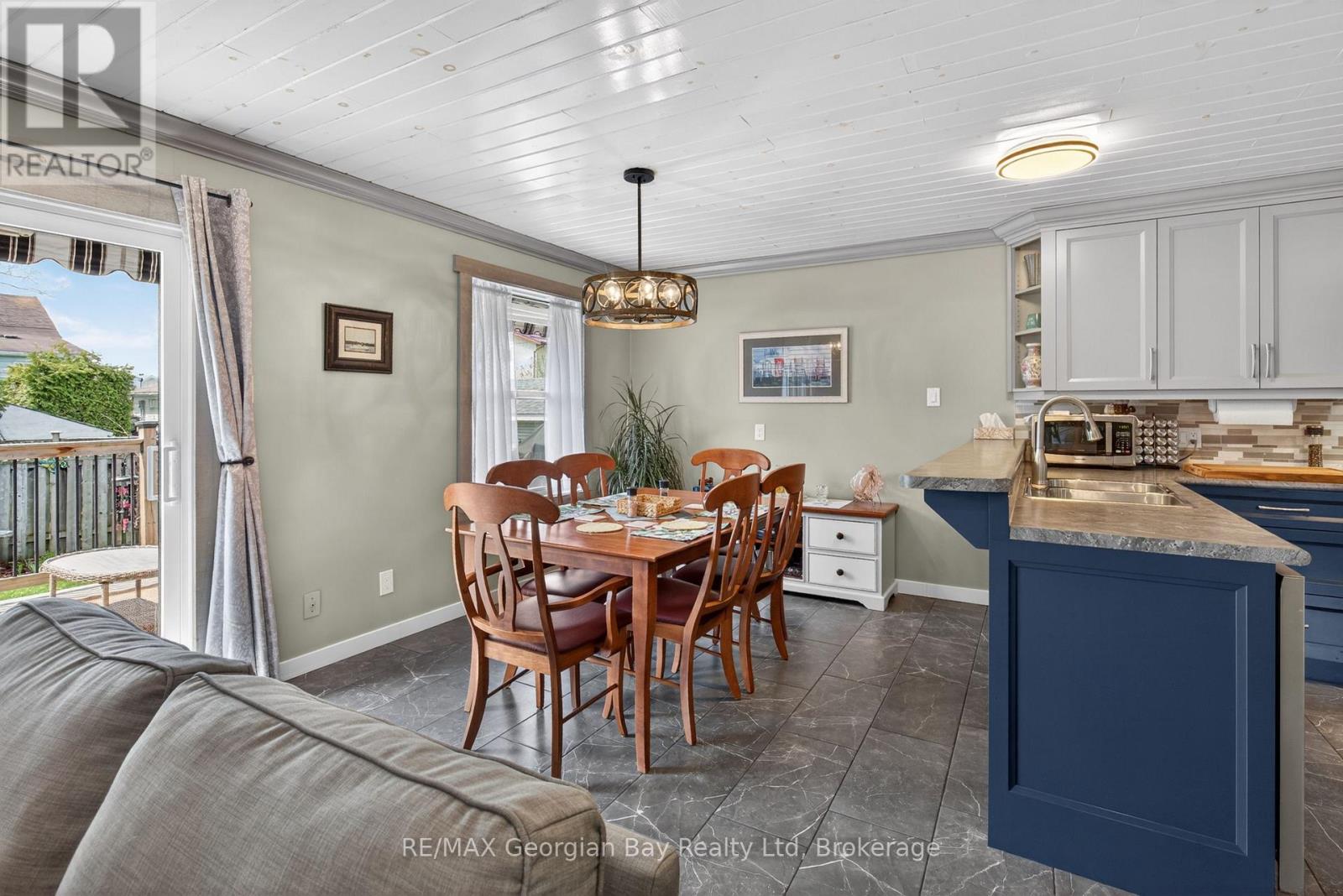 100 Peel Street, Penetanguishene, Ontario  L9M 1C3 - Photo 13 - S13148858