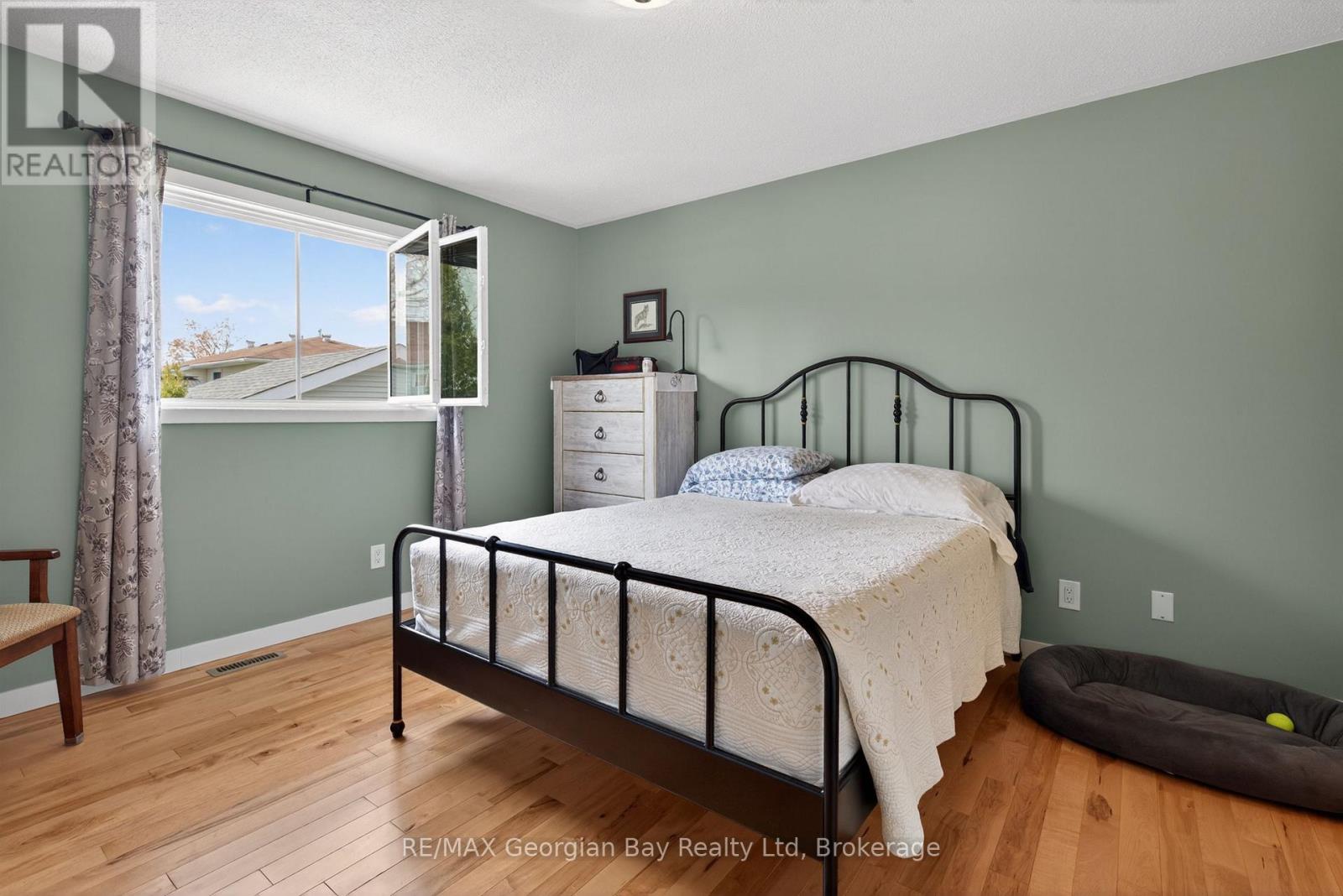 100 Peel Street, Penetanguishene, Ontario  L9M 1C3 - Photo 20 - S13148858