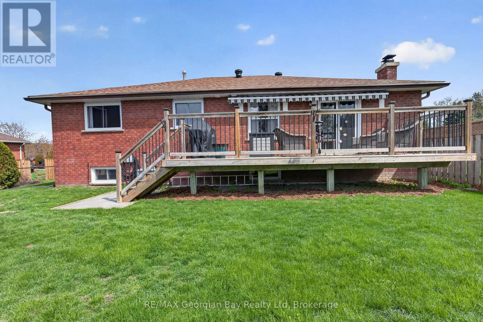 100 Peel Street, Penetanguishene, Ontario  L9M 1C3 - Photo 34 - S13148858