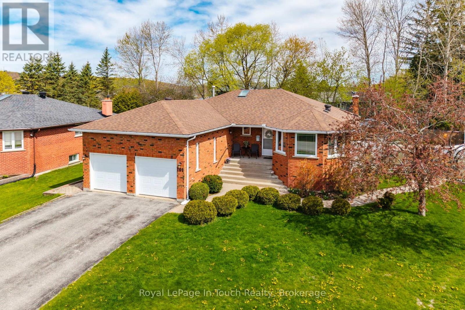101 Peel Street, Penetanguishene, Ontario  L9M 1C3 - Photo 2 - S13152392