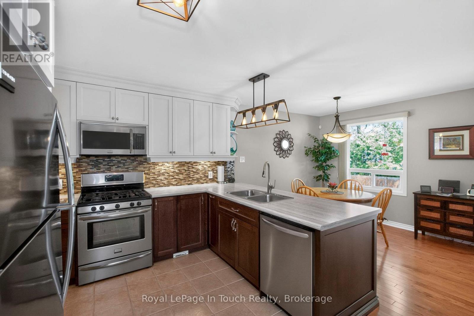 101 Peel Street, Penetanguishene, Ontario  L9M 1C3 - Photo 22 - S13152392