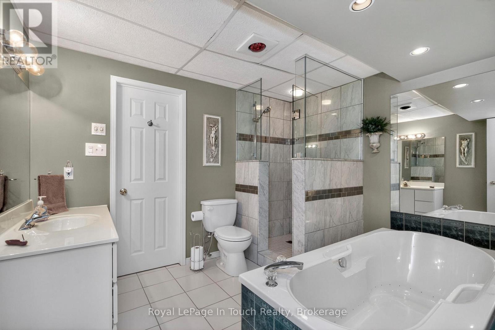 101 Peel Street, Penetanguishene, Ontario  L9M 1C3 - Photo 27 - S13152392