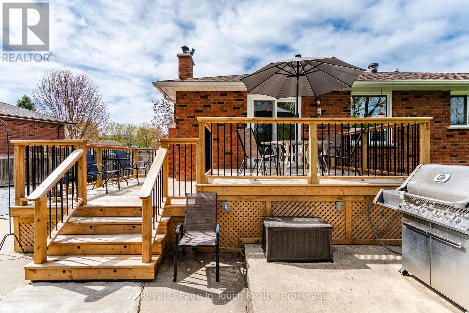 101 Peel Street, Penetanguishene, Ontario  L9M 1C3 - Photo 37 - S13152392