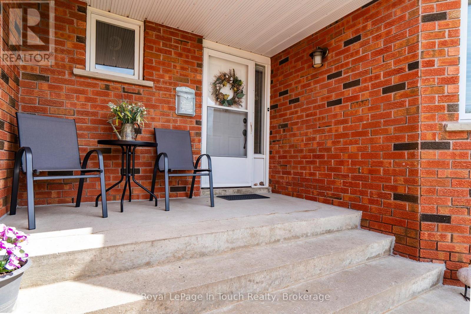 101 Peel Street, Penetanguishene, Ontario  L9M 1C3 - Photo 4 - S13152392