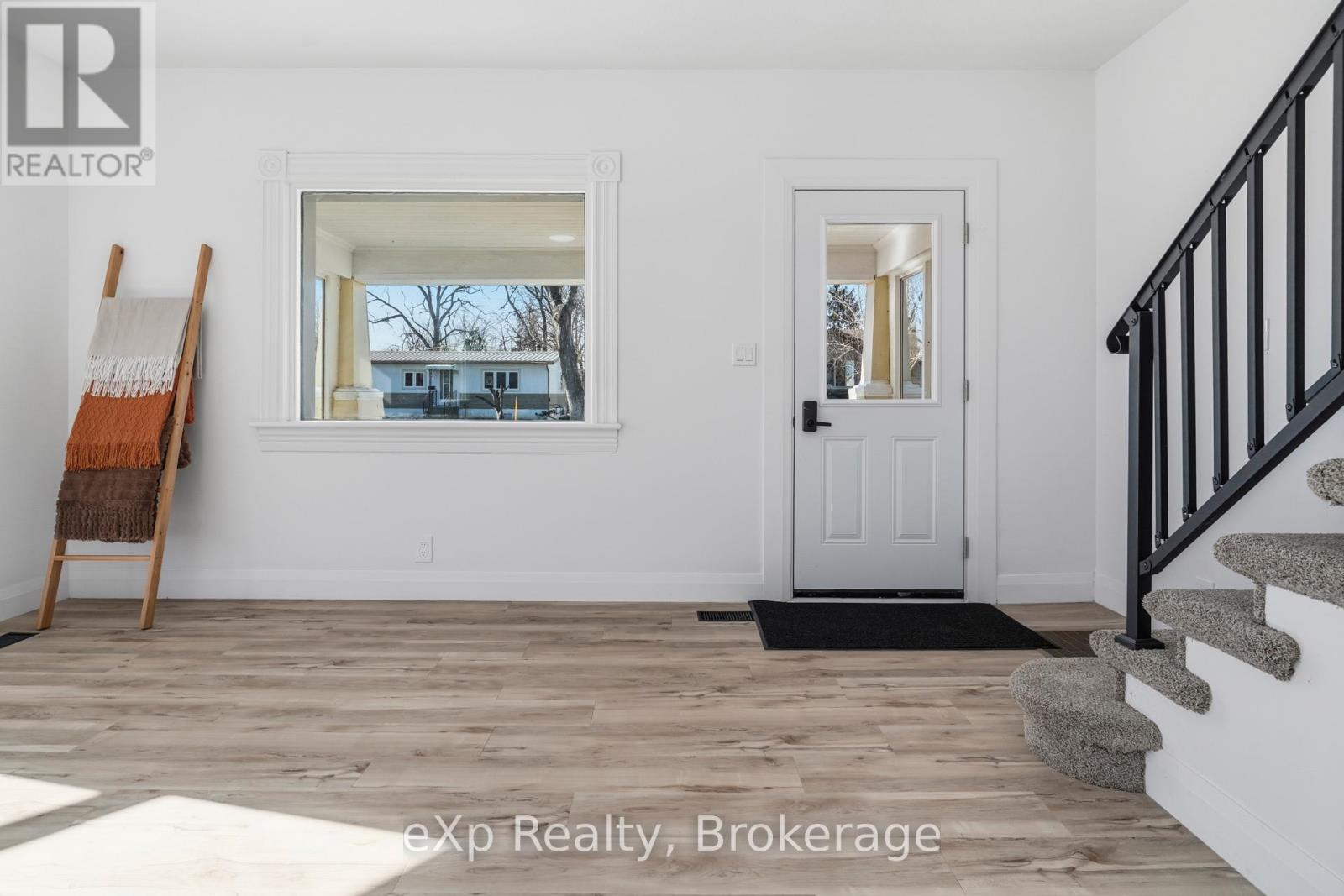 192 William Street W, North Middlesex, Ontario  N0M 2K0 - Photo 4 - X13152950