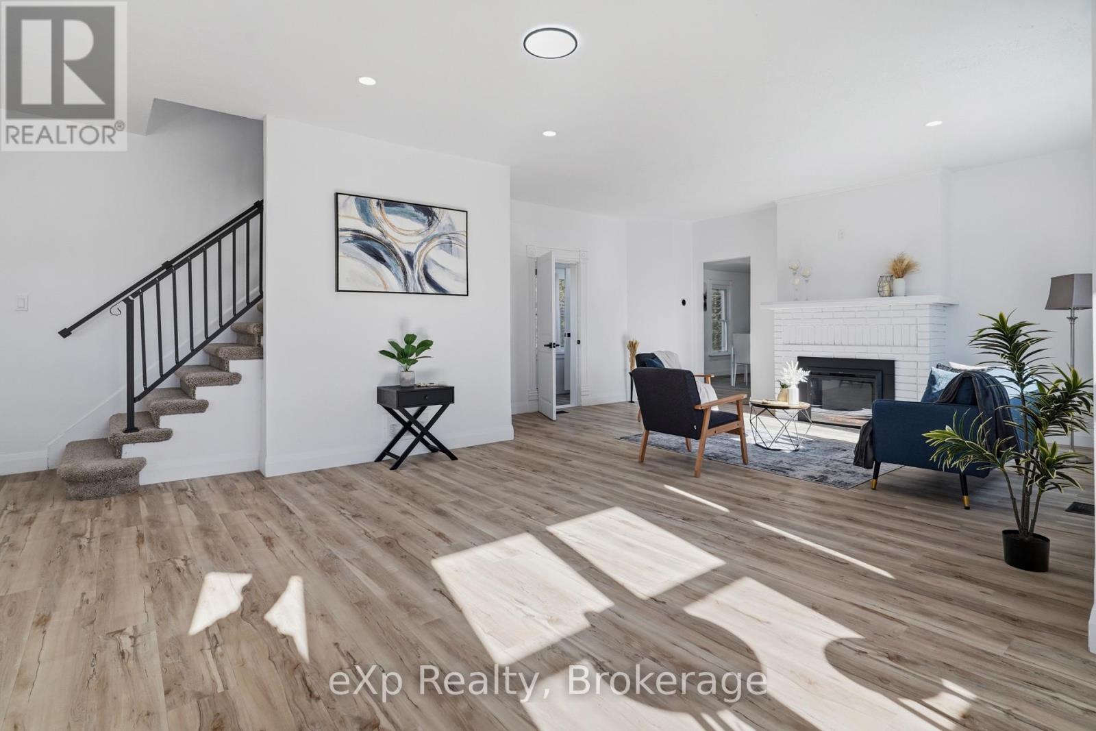 192 William Street W, North Middlesex, Ontario  N0M 2K0 - Photo 8 - X13152950