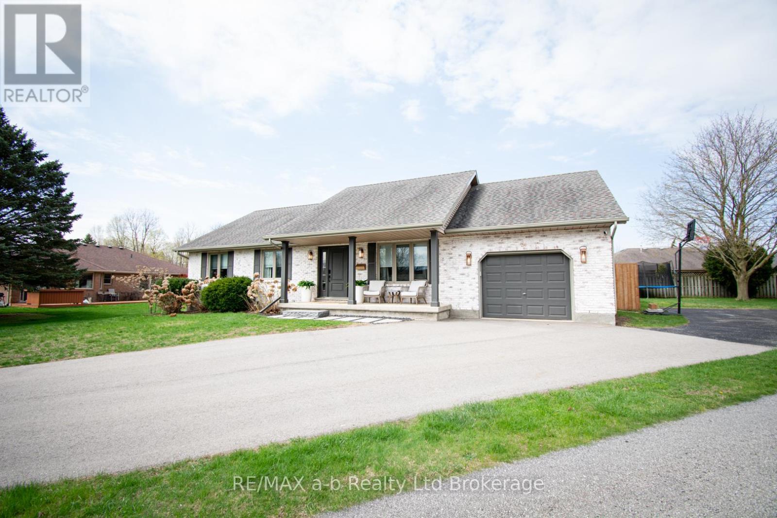 3 Belfast Circle, Tillsonburg, Ontario  N4G 5G3 - Photo 3 - X13153046