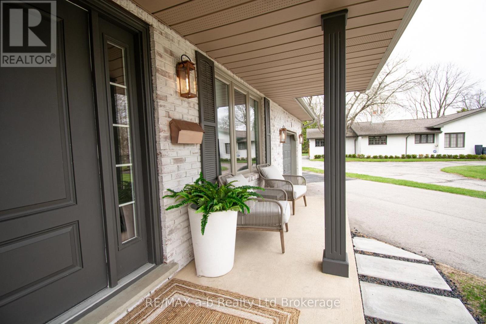 3 Belfast Circle, Tillsonburg, Ontario  N4G 5G3 - Photo 4 - X13153046