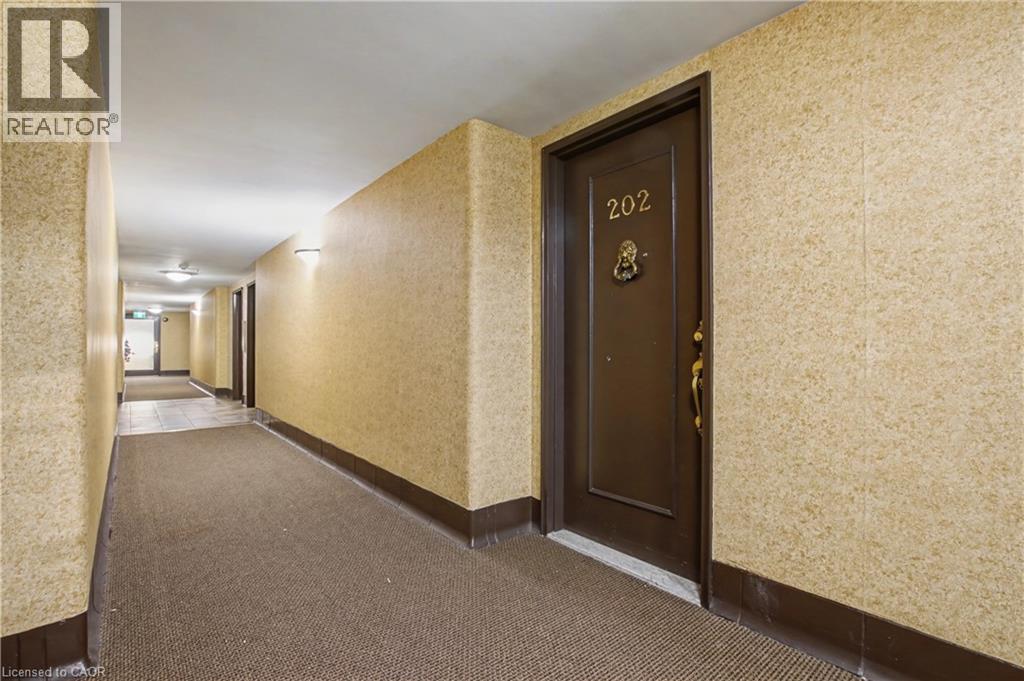 45 Westmount Road N Unit# 202, Waterloo, Ontario  N2L 2R3 - Photo 5 - 40832099
