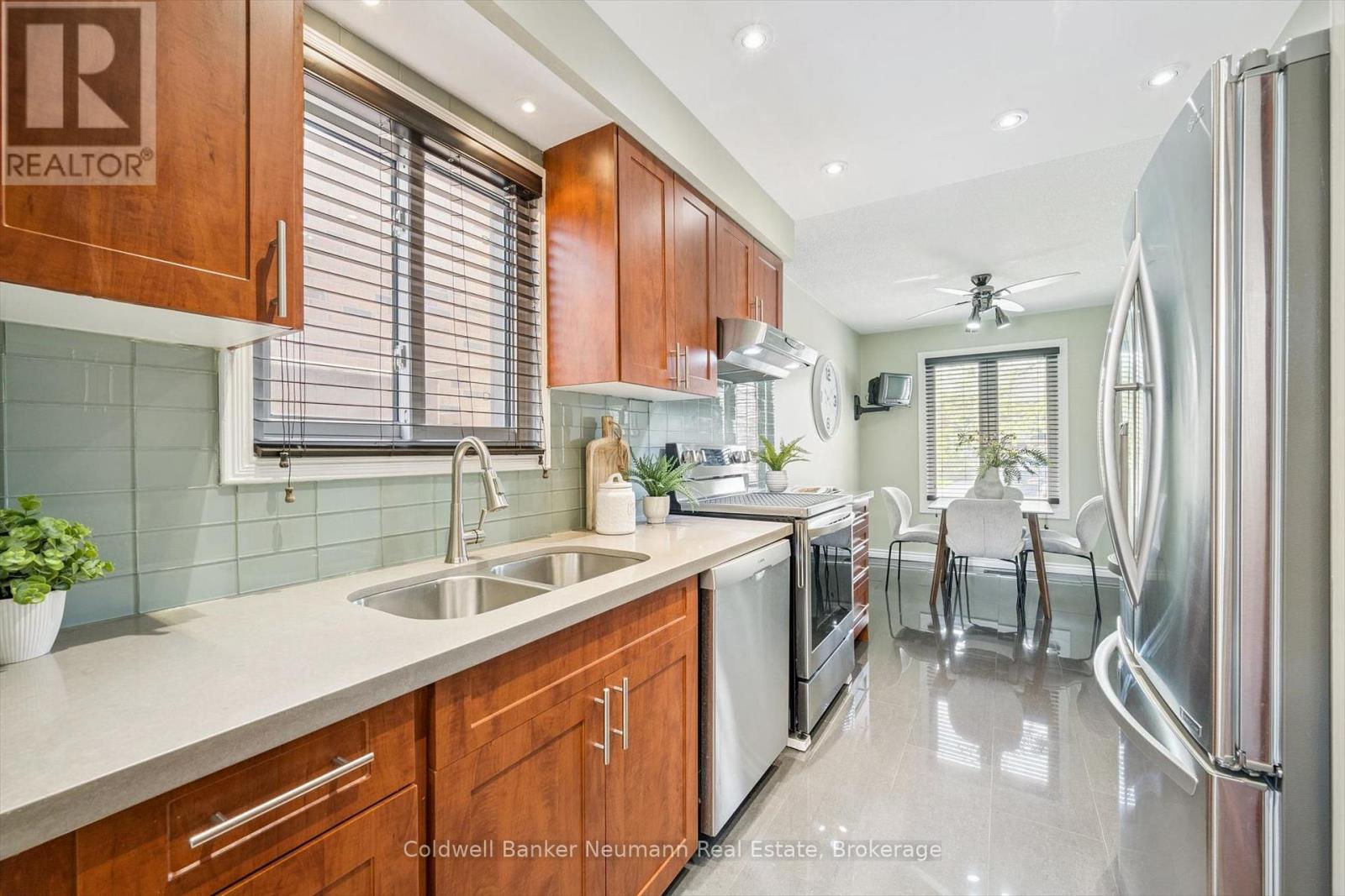 17 Histon Crescent, Brampton, Ontario  L6V 3P9 - Photo 5 - W13154054
