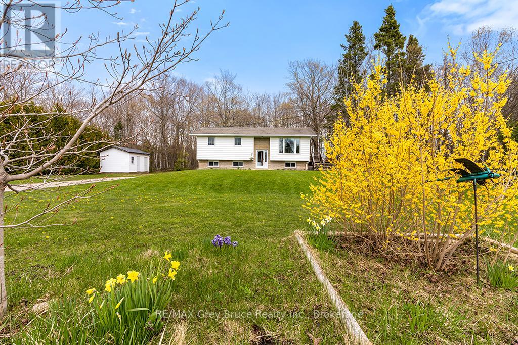 46 Maple Golf Crescent, Northern Bruce Peninsula, Ontario  N0H 2R0 - Photo 2 - X13154046