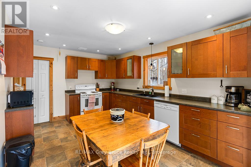 46 Maple Golf Crescent, Northern Bruce Peninsula, Ontario  N0H 2R0 - Photo 23 - X13154046