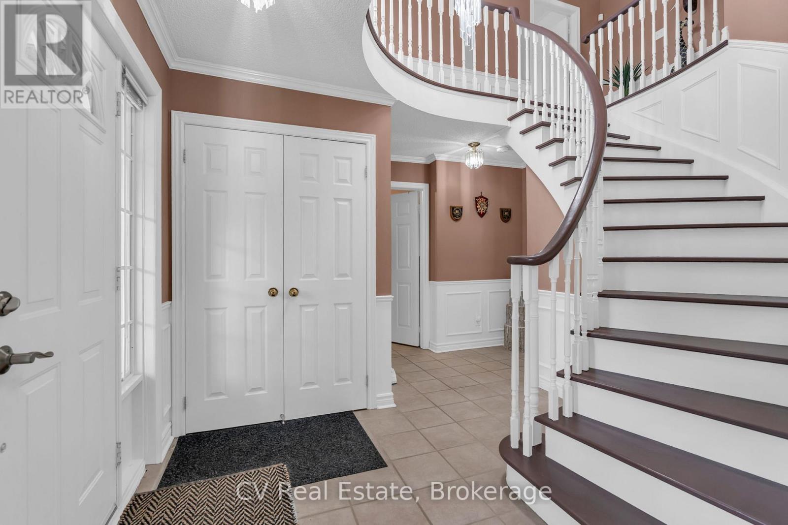 5 Mccutcheon Court, Barrie, Ontario  L4N 7C6 - Photo 11 - S13154270
