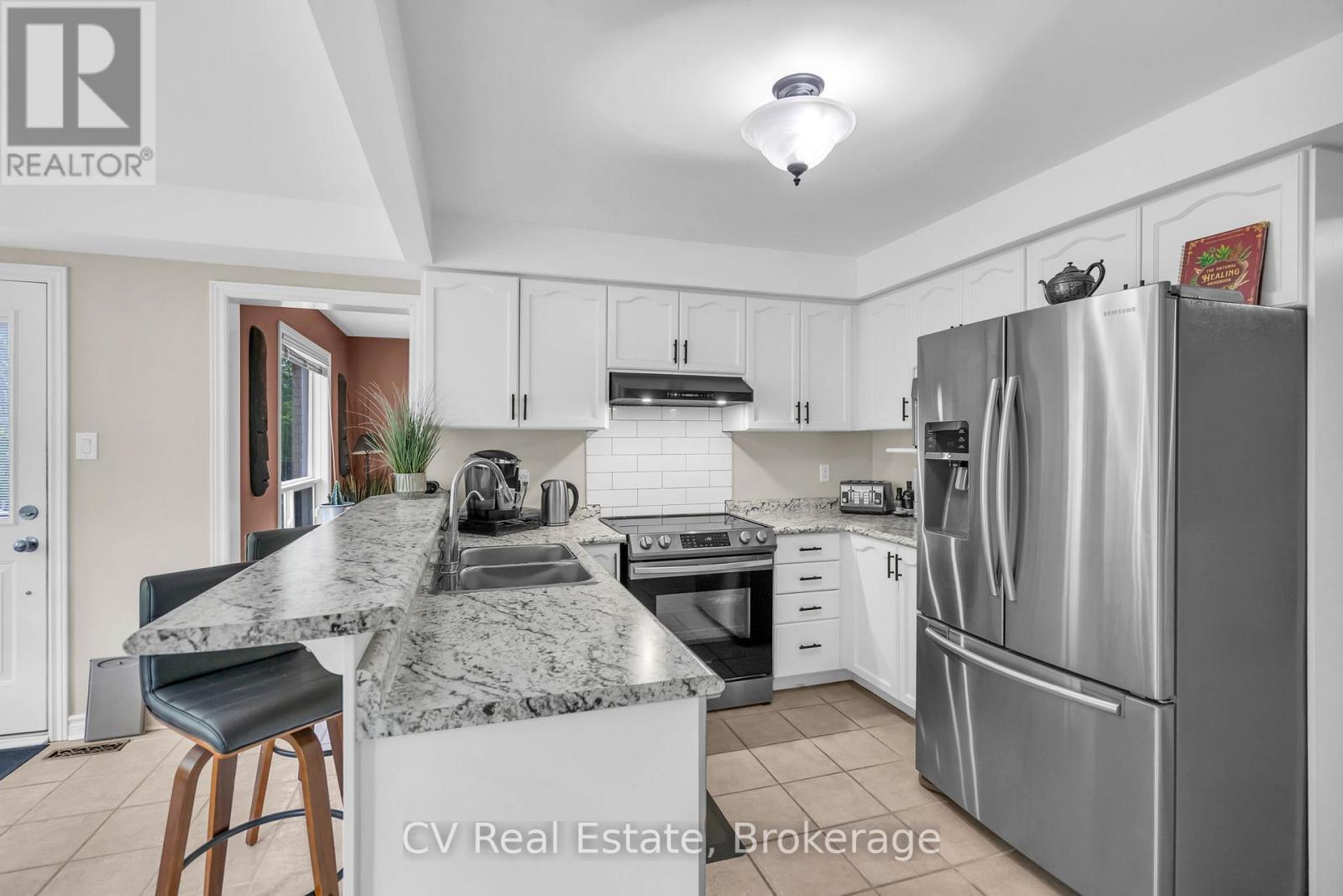 5 Mccutcheon Court, Barrie, Ontario  L4N 7C6 - Photo 14 - S13154270