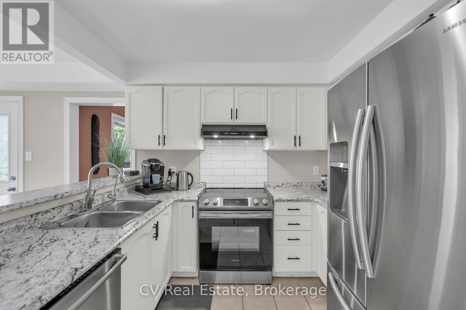 5 Mccutcheon Court, Barrie, Ontario  L4N 7C6 - Photo 15 - S13154270