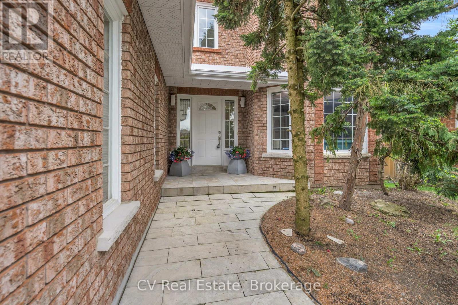 5 Mccutcheon Court, Barrie, Ontario  L4N 7C6 - Photo 8 - S13154270