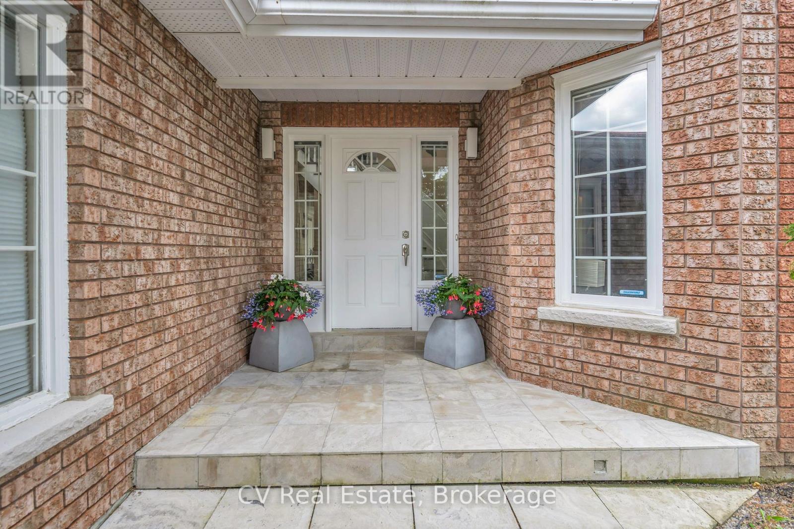 5 Mccutcheon Court, Barrie, Ontario  L4N 7C6 - Photo 9 - S13154270