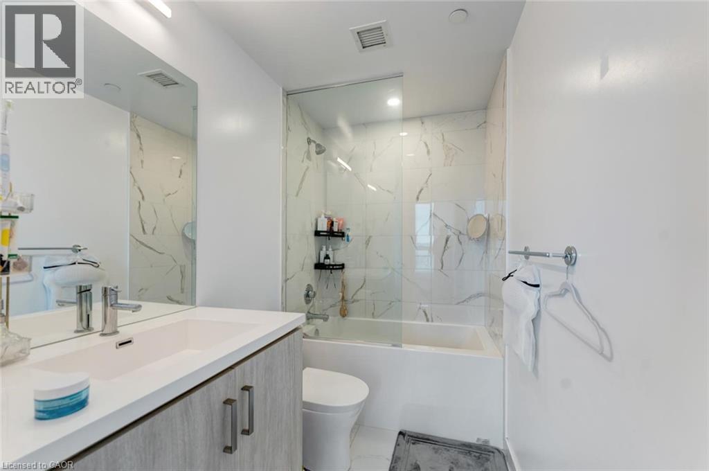 10 Honeycrisp Crescent Unit# 1120, Vaughan, Ontario  L4K 0M7 - Photo 11 - 40829839
