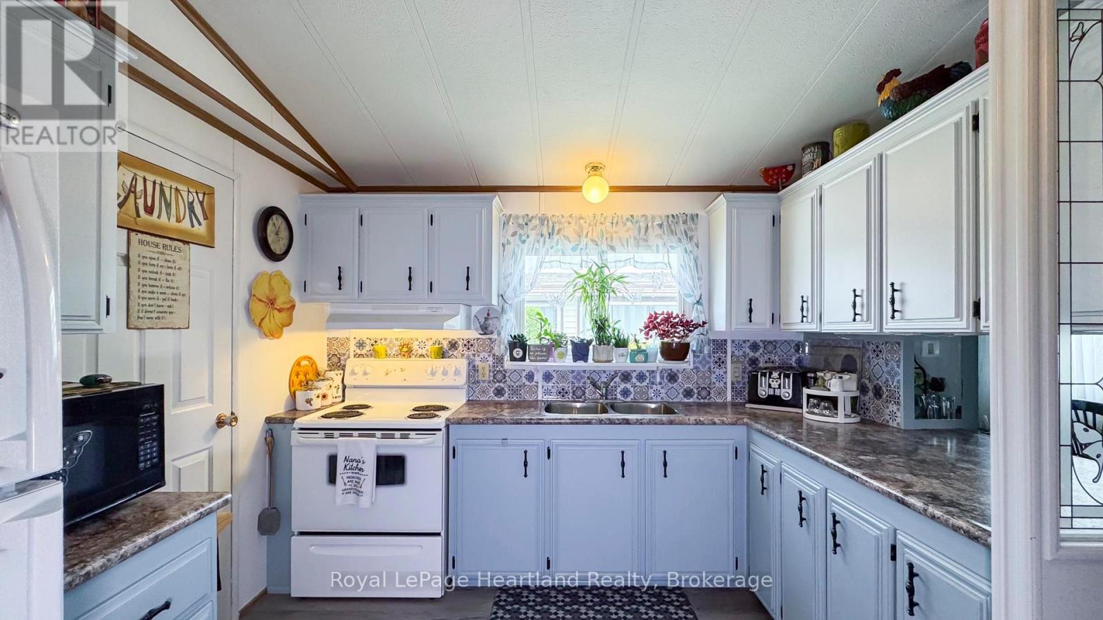 45 Redford Drive, South Huron, Ontario  N0M 1S3 - Photo 3 - X13154582