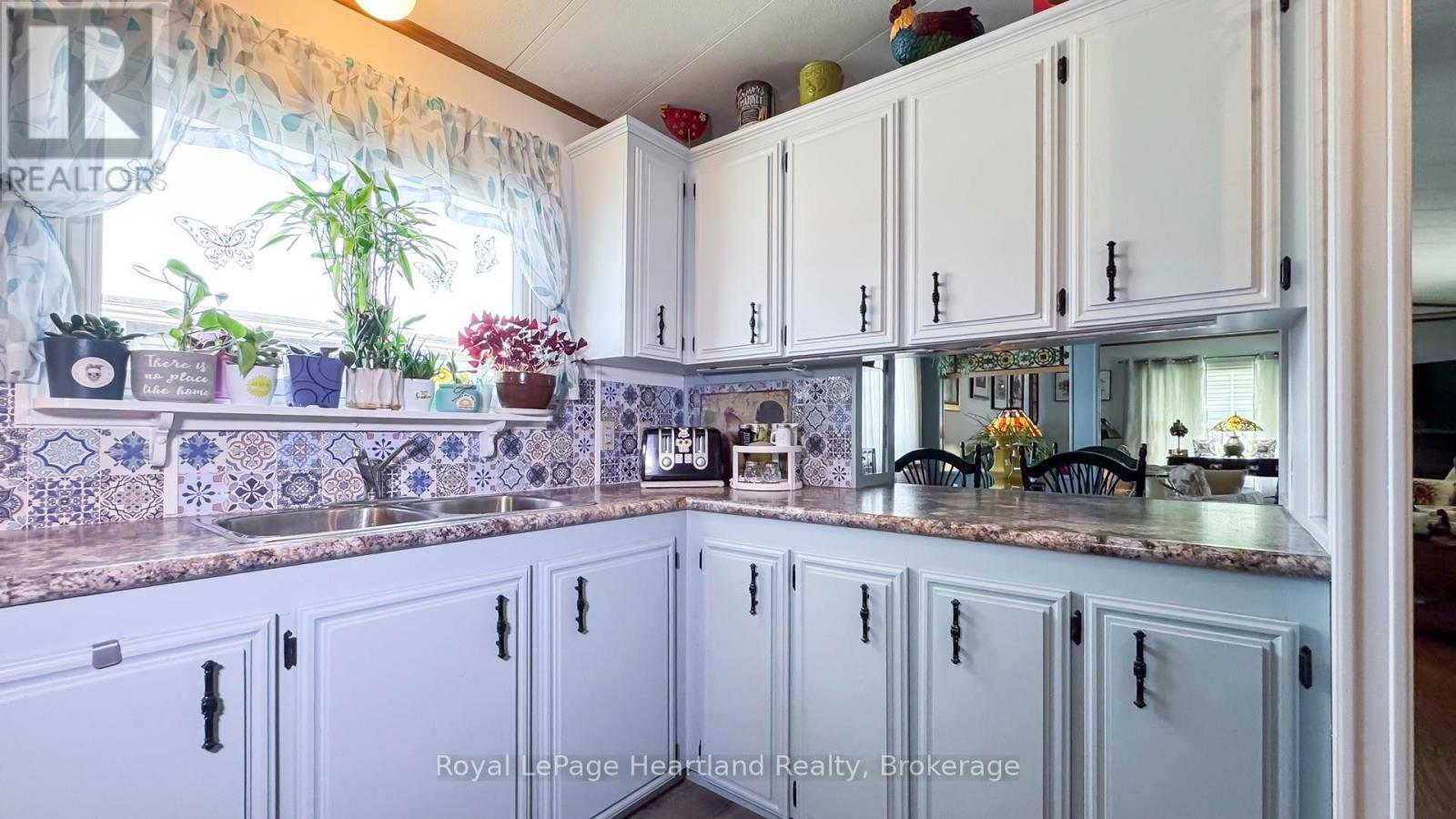 45 Redford Drive, South Huron, Ontario  N0M 1S3 - Photo 4 - X13154582