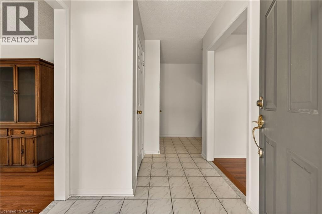 11 Pirie Drive Unit# 19, Dundas, Ontario  L9H 6Z6 - Photo 3 - 40832172
