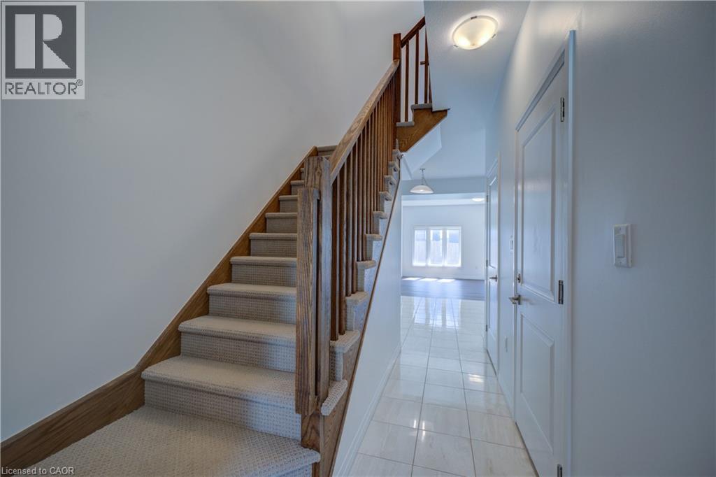 30 Times Square Boulevard Unit# 23, Stoney Creek, Ontario  L8J 0L8 - Photo 3 - 40831357