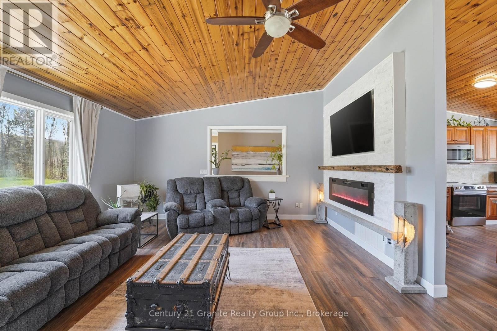 1373 Eagle Lake Road, Dysart Et Al, Ontario  K0M 1S0 - Photo 6 - X13158028