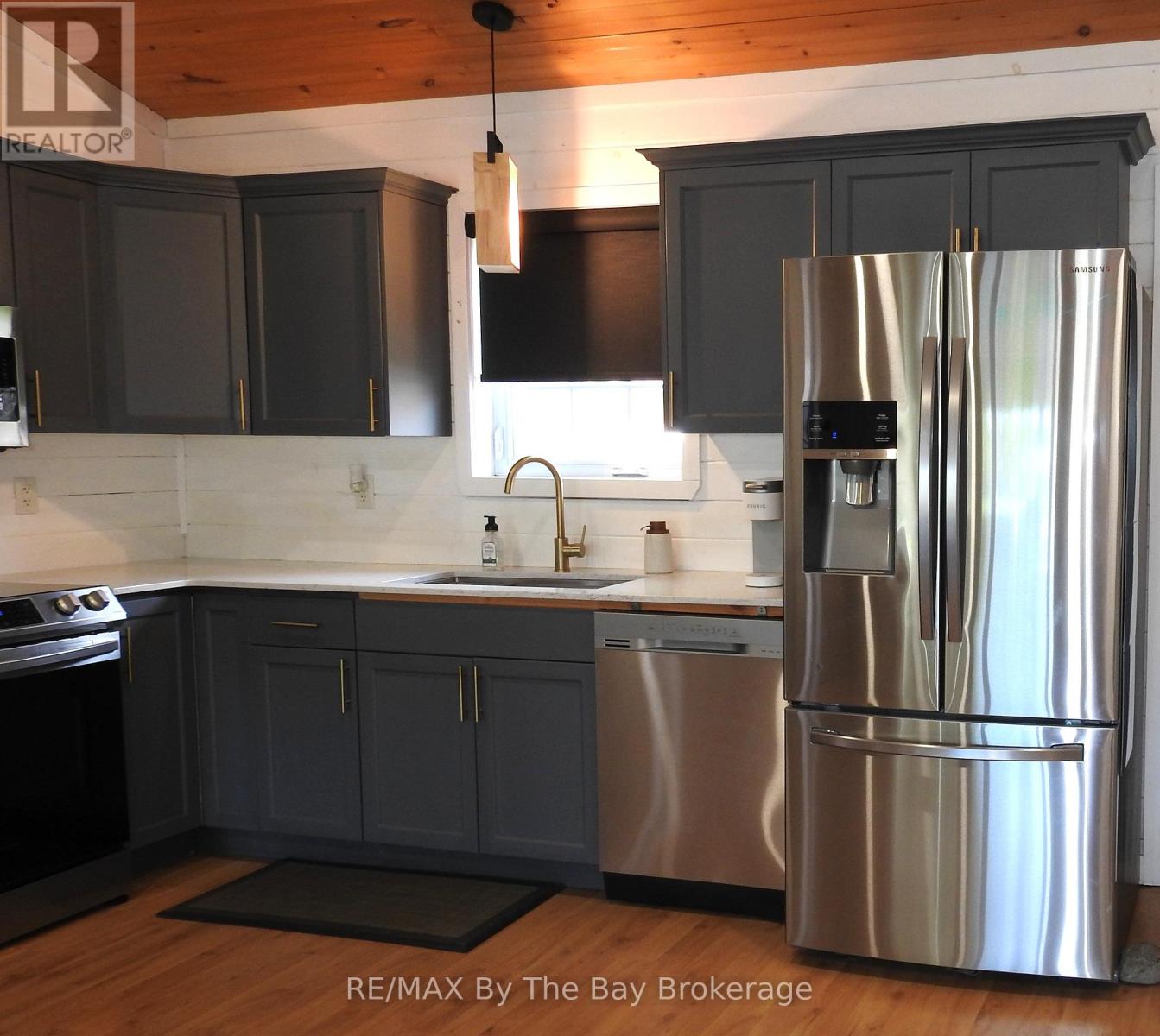 11 Cabin Crescent, Wasaga Beach, Ontario  L9Z 1X7 - Photo 6 - S13161776