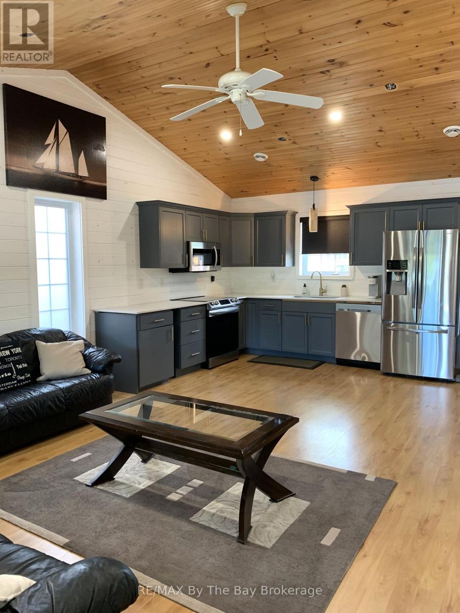 11 Cabin Crescent, Wasaga Beach, Ontario  L9Z 1X7 - Photo 8 - S13161776