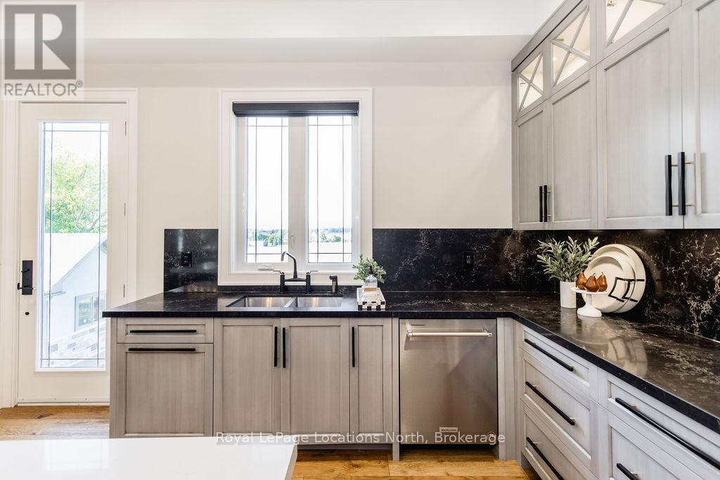 22 East John Street, Innisfil, Ontario  L0L 1L0 - Photo 18 - N13162722