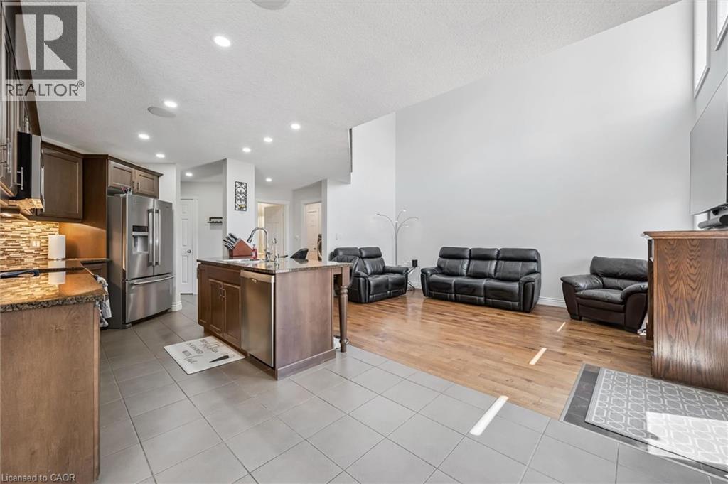 114 Isaac Shantz Drive, Baden, Ontario  N3A 4S4 - Photo 6 - 40832756