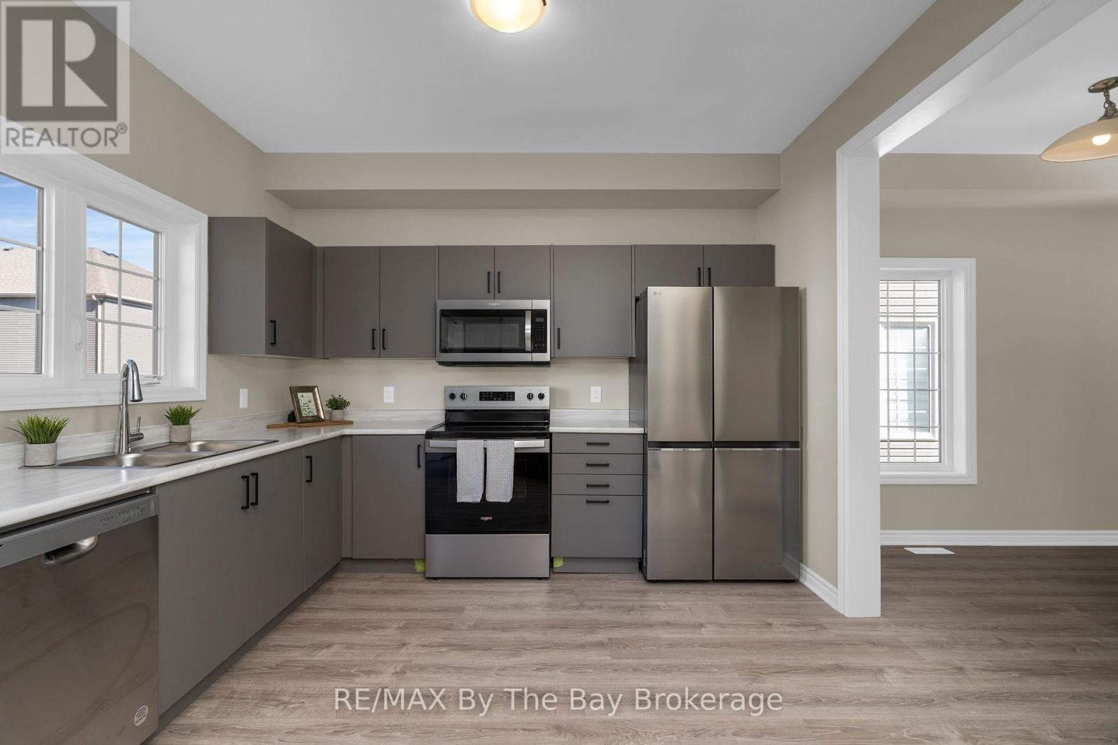 214 Cubitt Street, Clearview, Ontario  L0M 1S0 - Photo 10 - S13163672