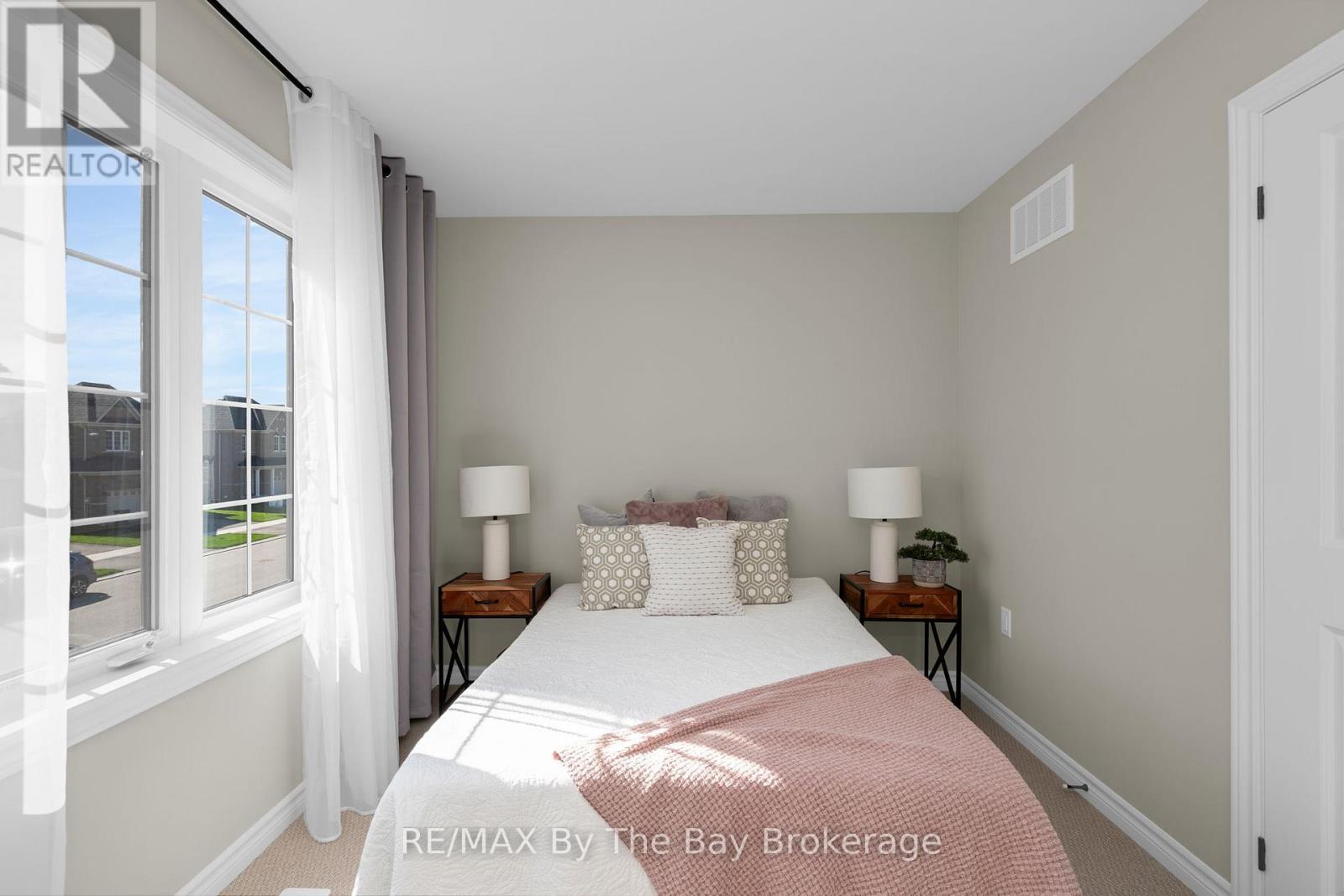 214 Cubitt Street, Clearview, Ontario  L0M 1S0 - Photo 23 - S13163672