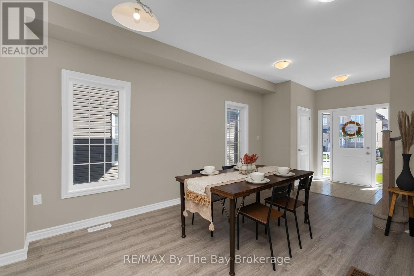 214 Cubitt Street, Clearview, Ontario  L0M 1S0 - Photo 6 - S13163672