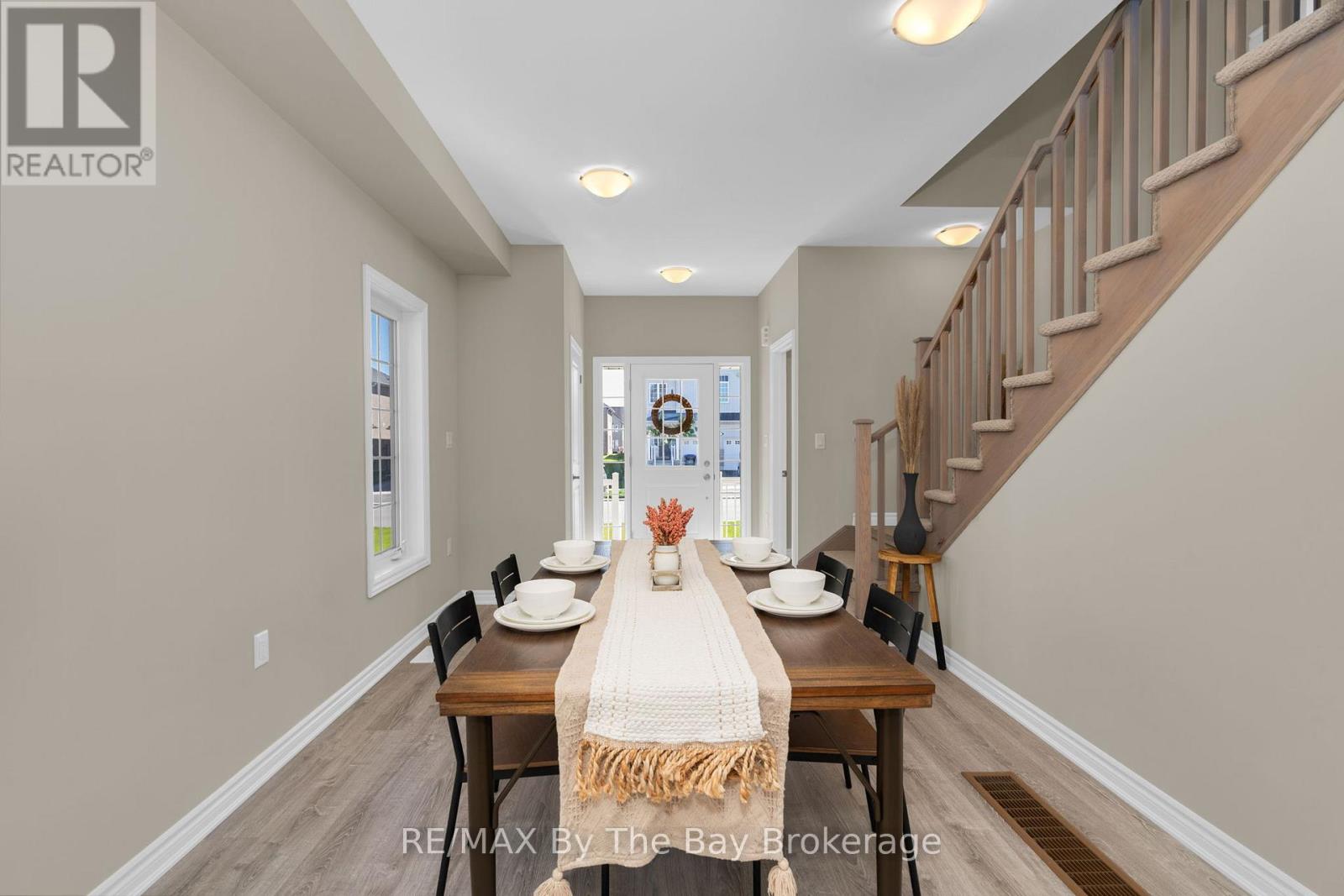 214 Cubitt Street, Clearview, Ontario  L0M 1S0 - Photo 7 - S13163672