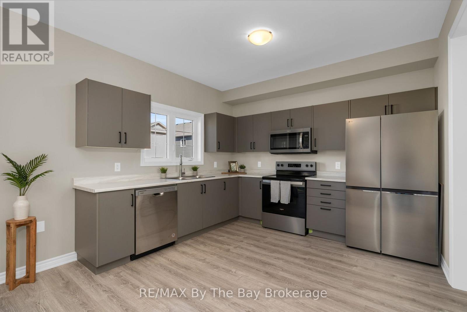 214 Cubitt Street, Clearview, Ontario  L0M 1S0 - Photo 9 - S13163672