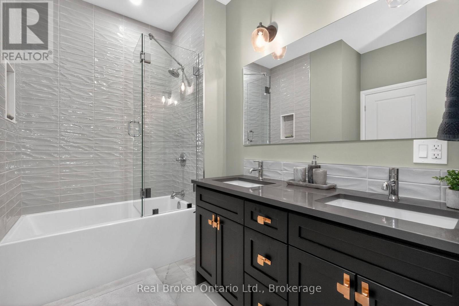 38 Magazine Street, Penetanguishene, Ontario  L9M 0W7 - Photo 22 - S13163818