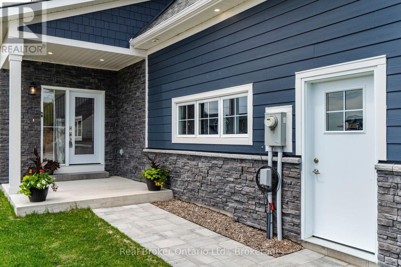 38 Magazine Street, Penetanguishene, Ontario  L9M 0W7 - Photo 6 - S13163818
