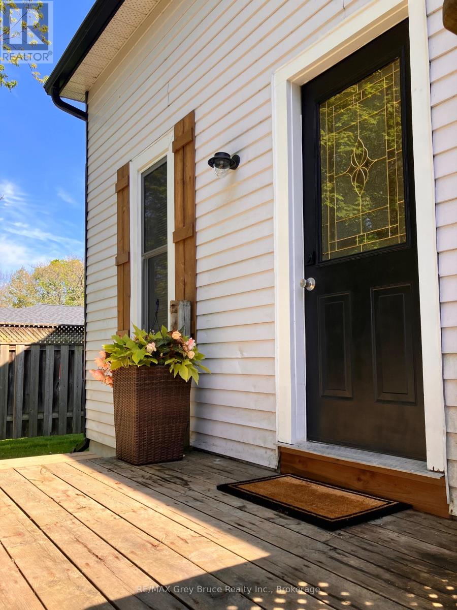 283 Margaret Street, Meaford, Ontario  N4L 1B5 - Photo 2 - X13165796