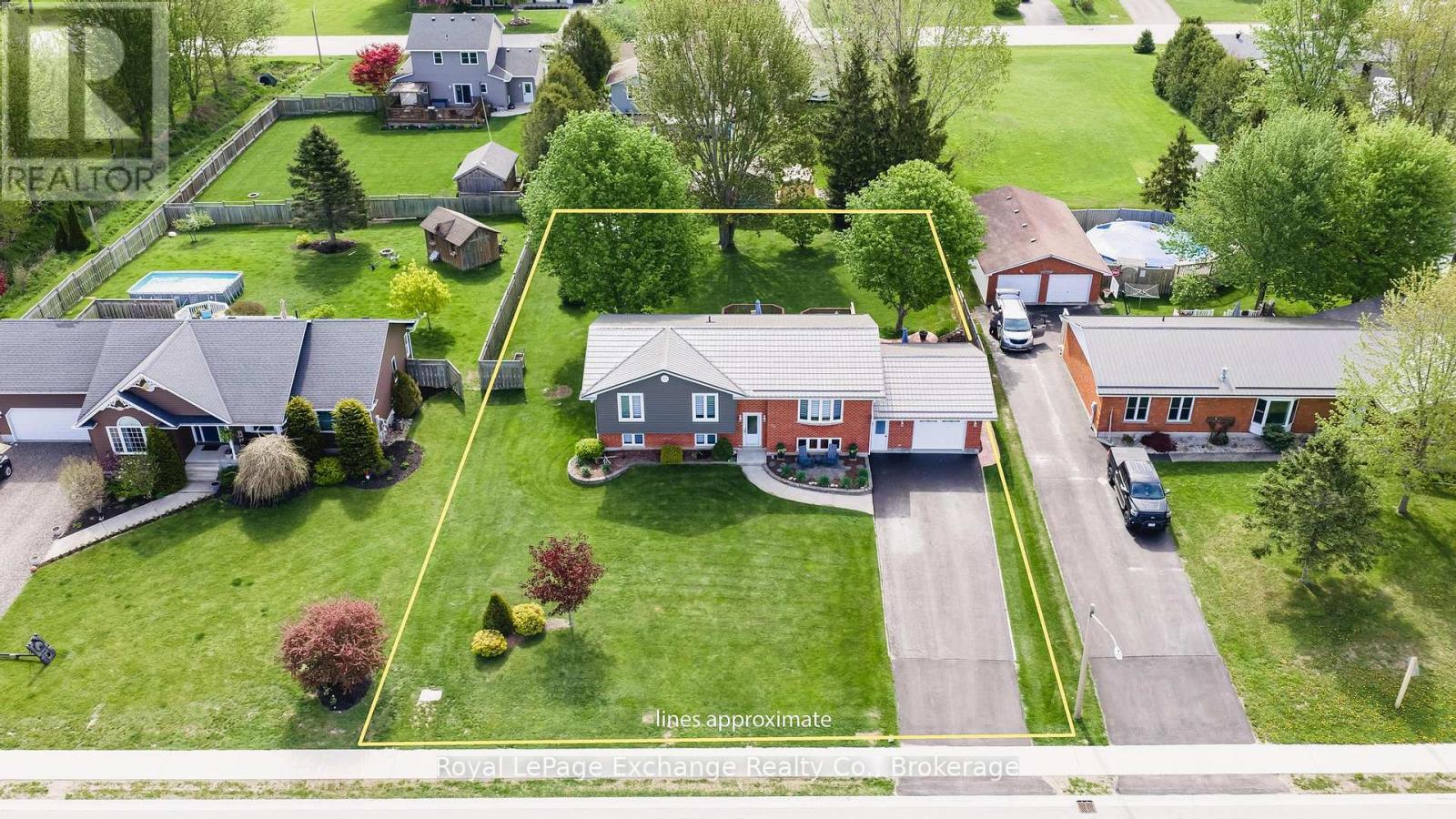 28 Maple Street, Kincardine, Ontario  N0G 2T0 - Photo 2 - X13166146