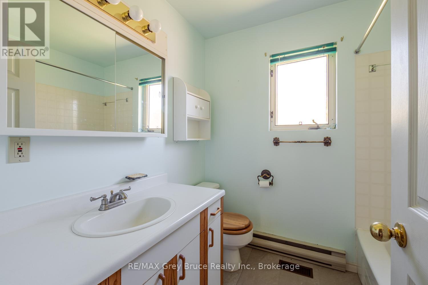 94 Maple Drive, Northern Bruce Peninsula, Ontario  N0H 1Z0 - Photo 18 - X13167246