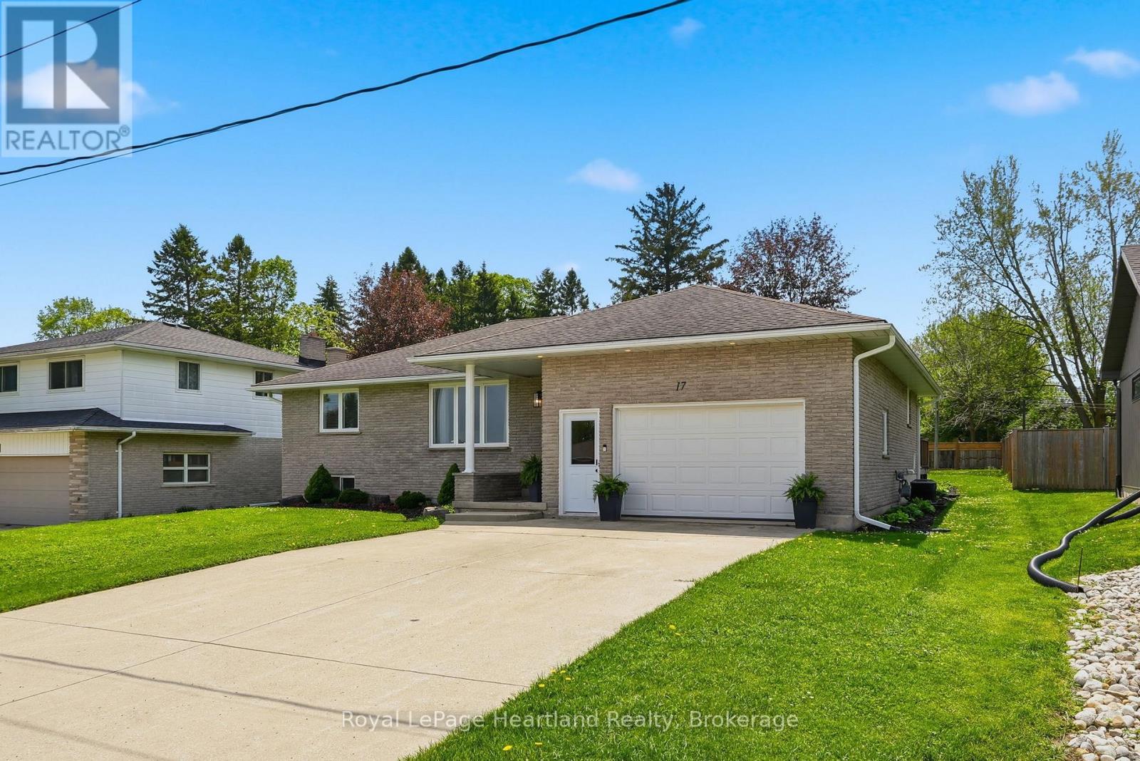 17 Brown Street N, Minto, Ontario  N0G 1M0 - Photo 2 - X13167826