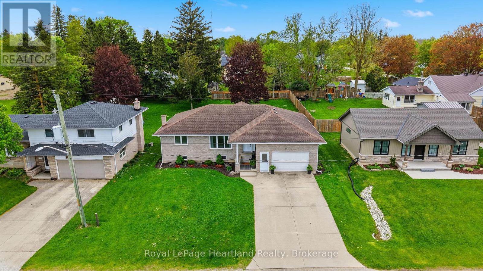 17 Brown Street N, Minto, Ontario  N0G 1M0 - Photo 3 - X13167826