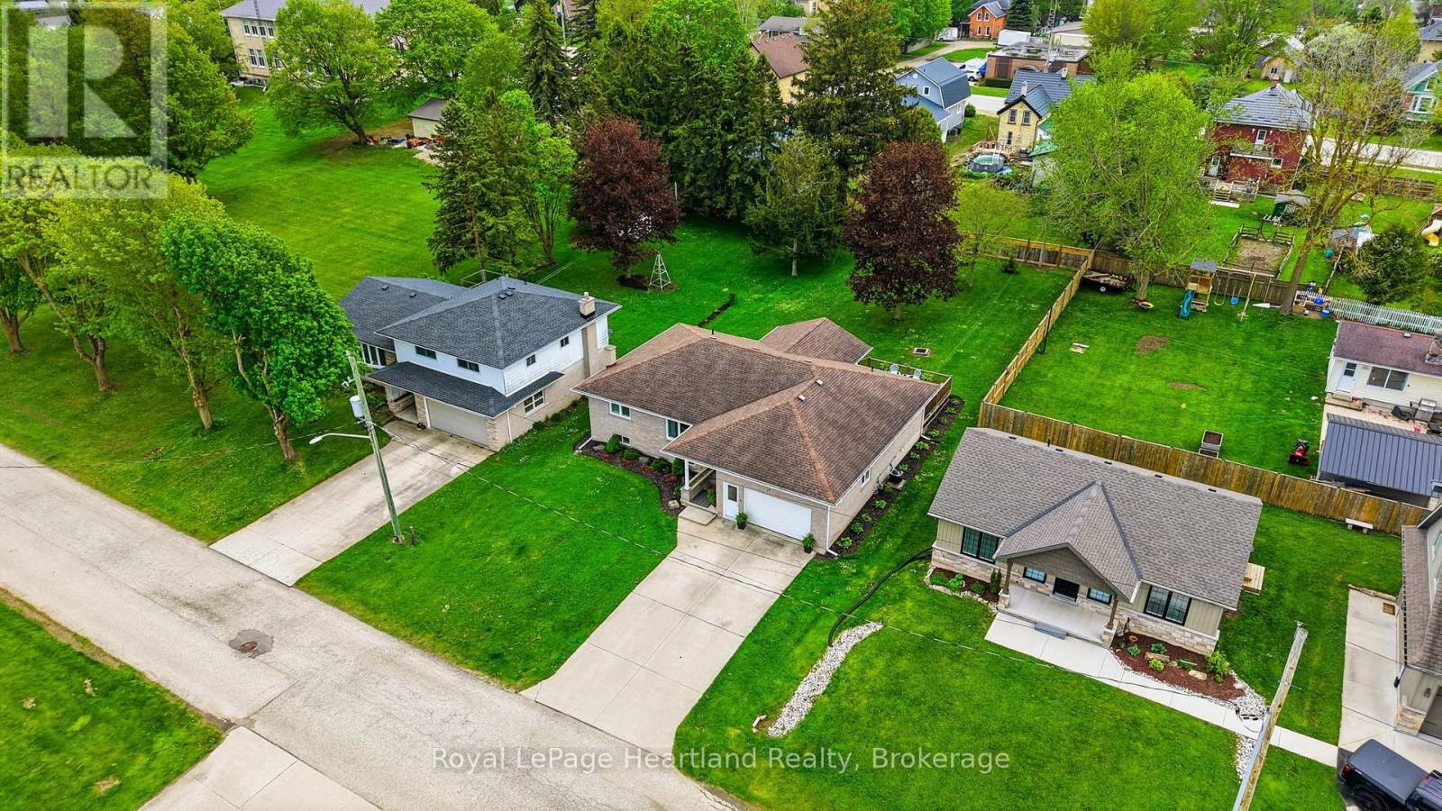 17 Brown Street N, Minto, Ontario  N0G 1M0 - Photo 47 - X13167826
